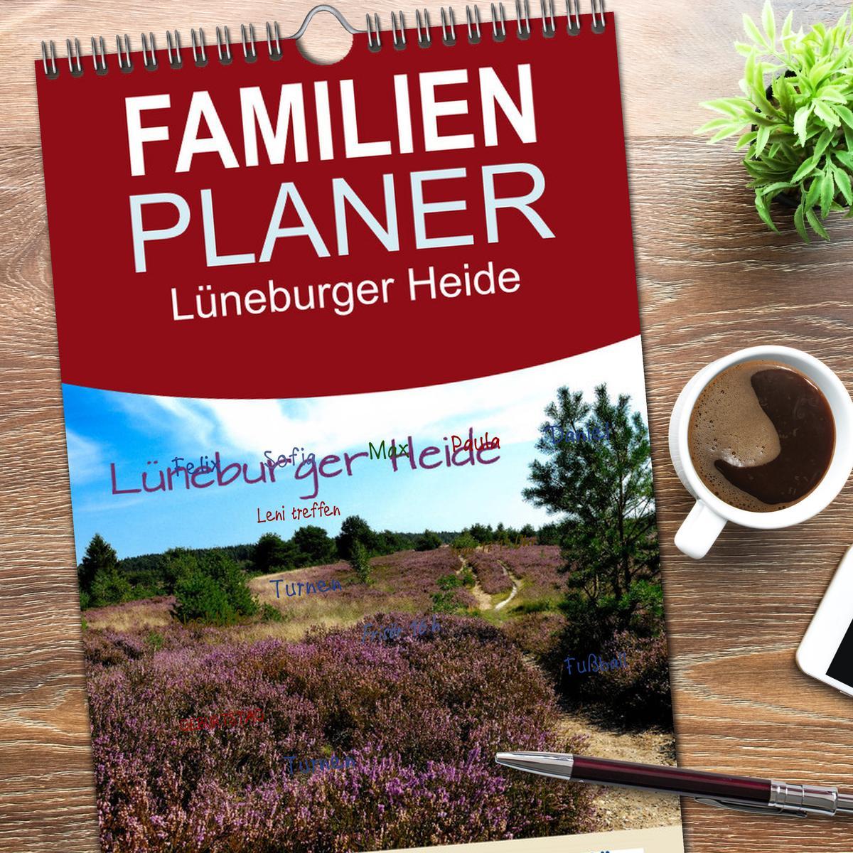 Bild: 9783457117262 | Familienplaner 2025 - Lüneburger Heide mit 5 Spalten (Wandkalender,...