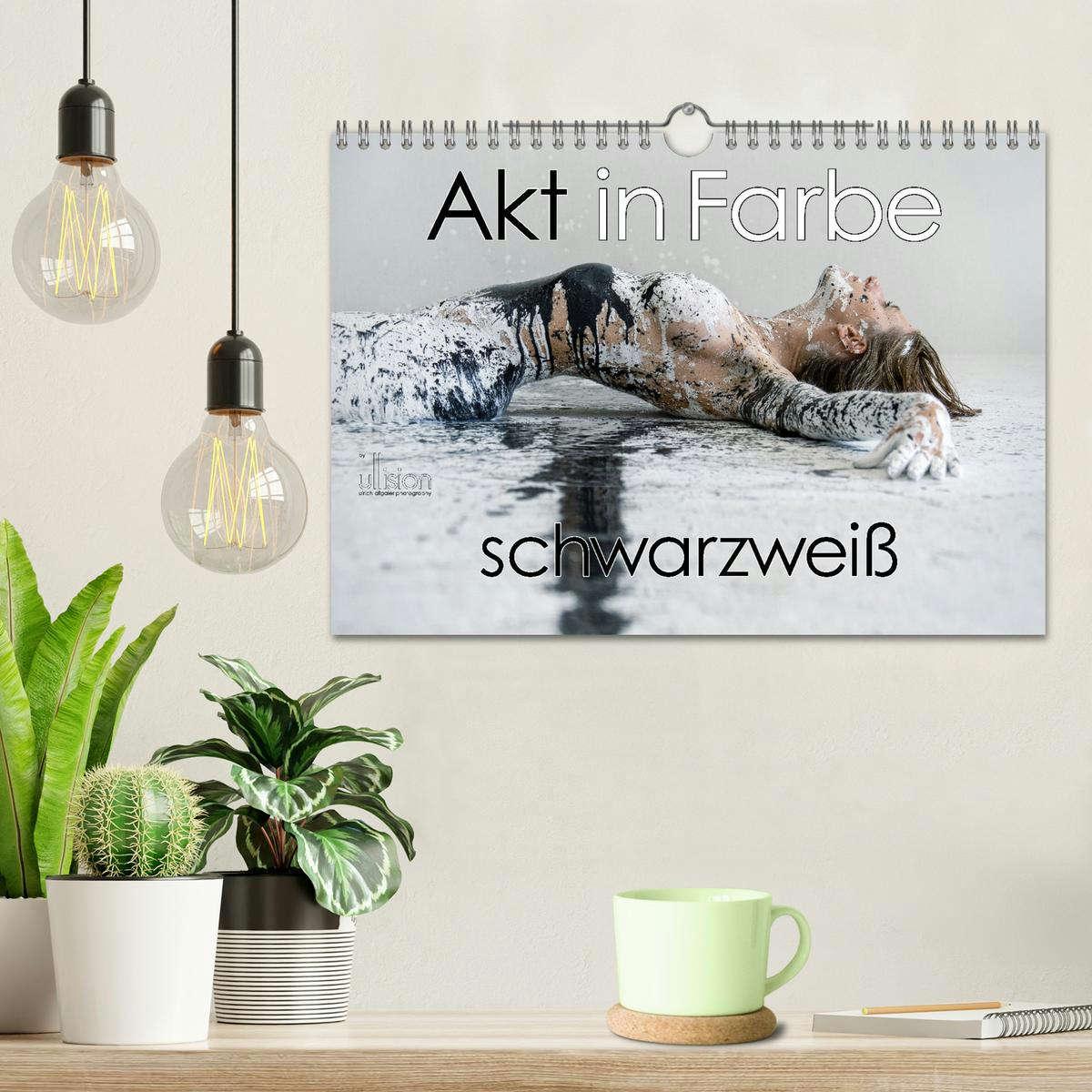 Bild: 9783383835032 | Akt in Farbe ¿ schwarzweiß (Wandkalender 2025 DIN A4 quer),...