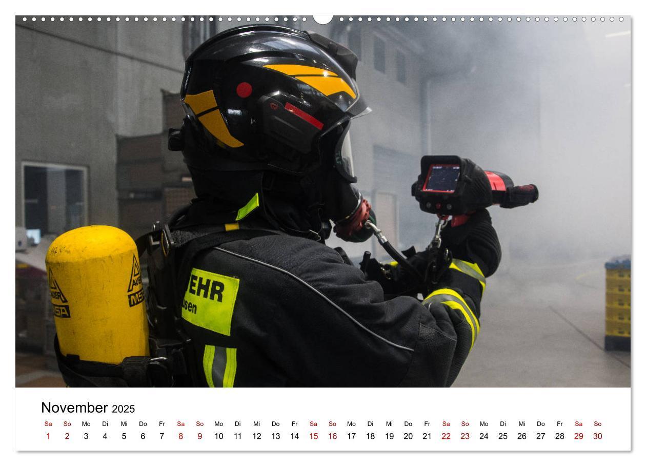 Bild: 9783435120949 | FEUERWEHR IM EINSATZ (Wandkalender 2025 DIN A2 quer), CALVENDO...