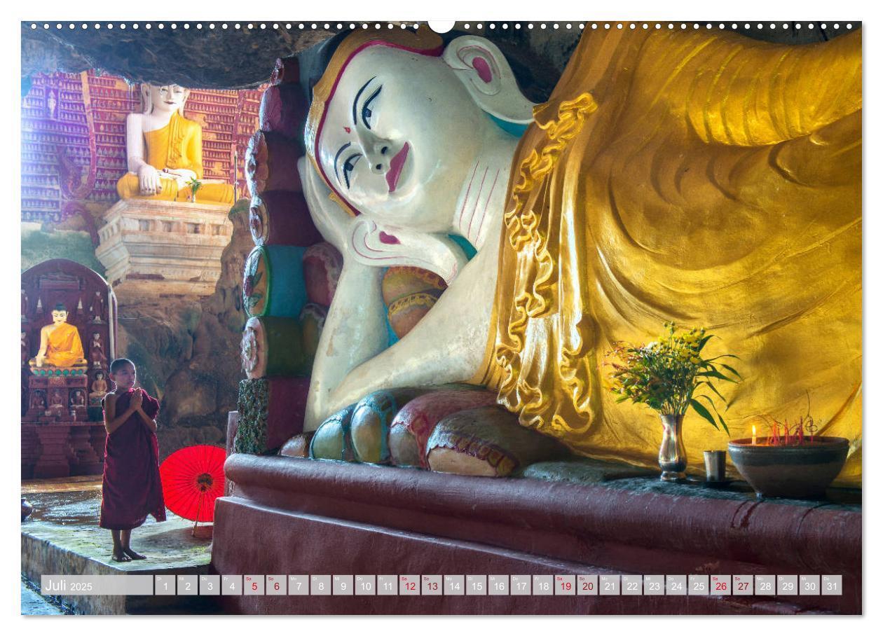 Bild: 9783435077991 | IM REICH DES BUDDHA - DER ROTE SCHIRM (Wandkalender 2025 DIN A2...