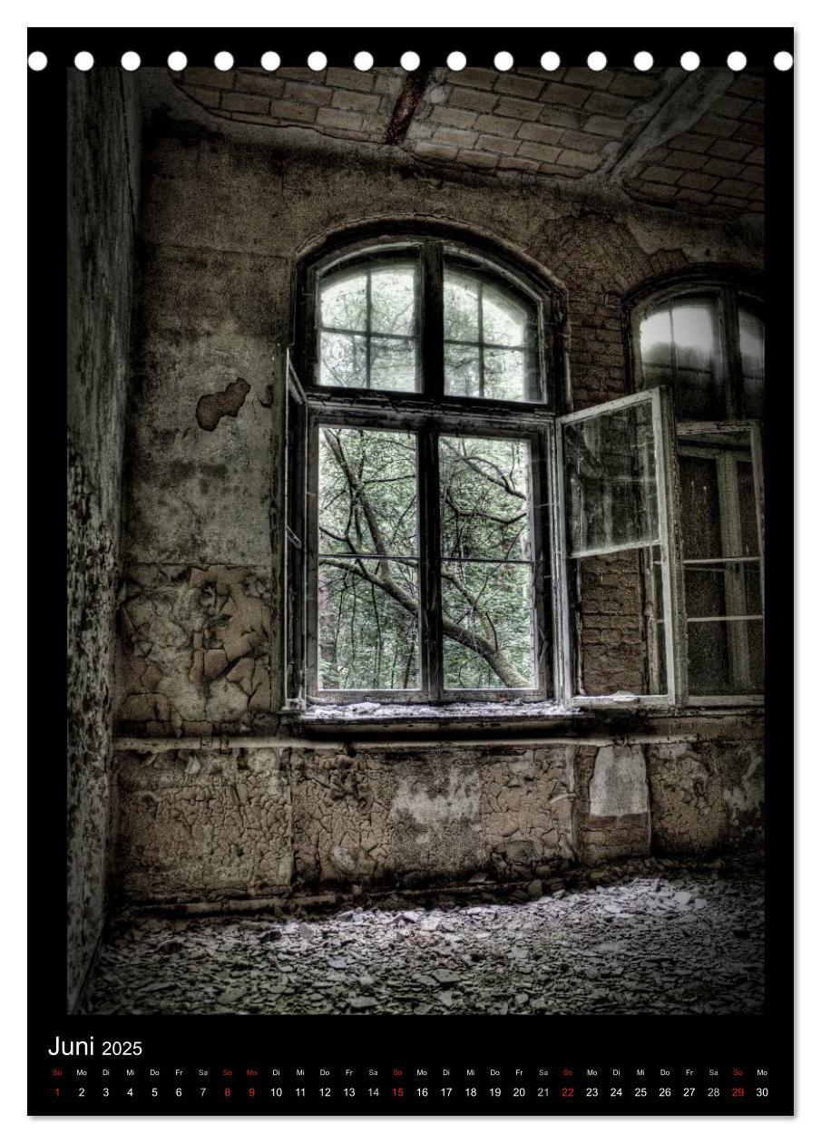 Bild: 9783457081761 | Lost Places Vergessene Orte (Tischkalender 2025 DIN A5 hoch),...