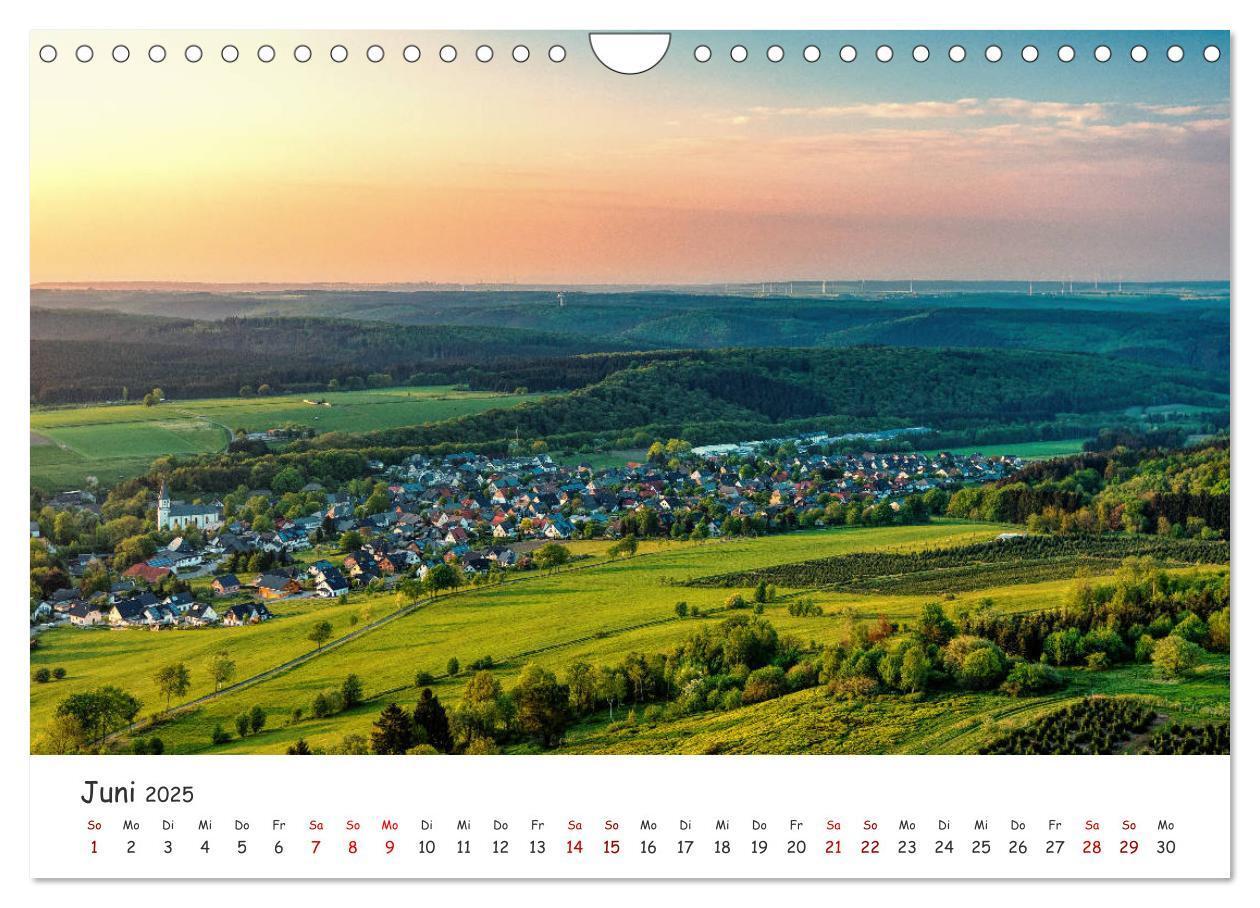 Bild: 9783435431946 | Das Sauerland bei Brilon aus der Vogelperspektive (Wandkalender...