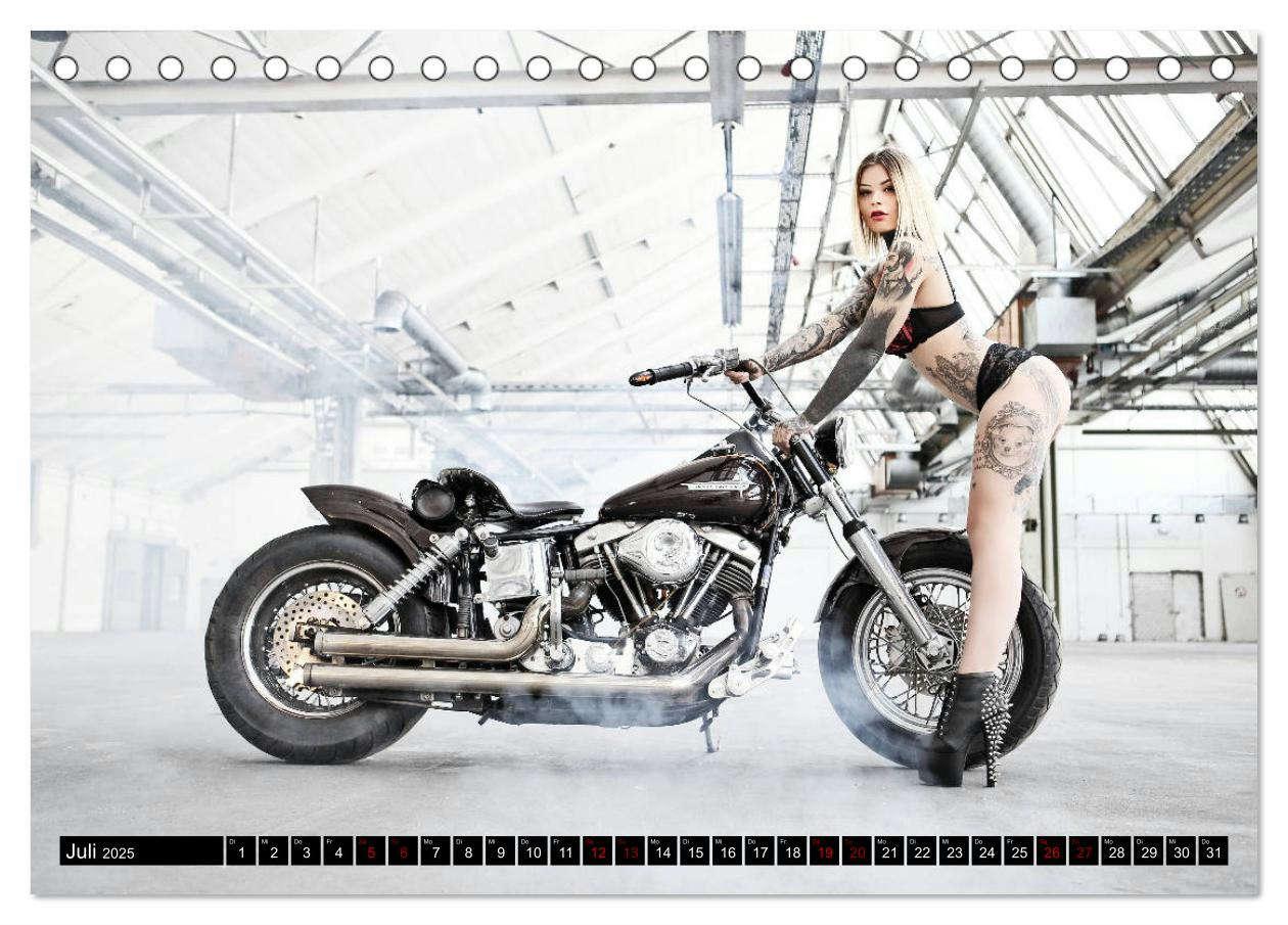 Bild: 9783435205127 | Motorräder &amp; Sexy Girls (Tischkalender 2025 DIN A5 quer), CALVENDO...