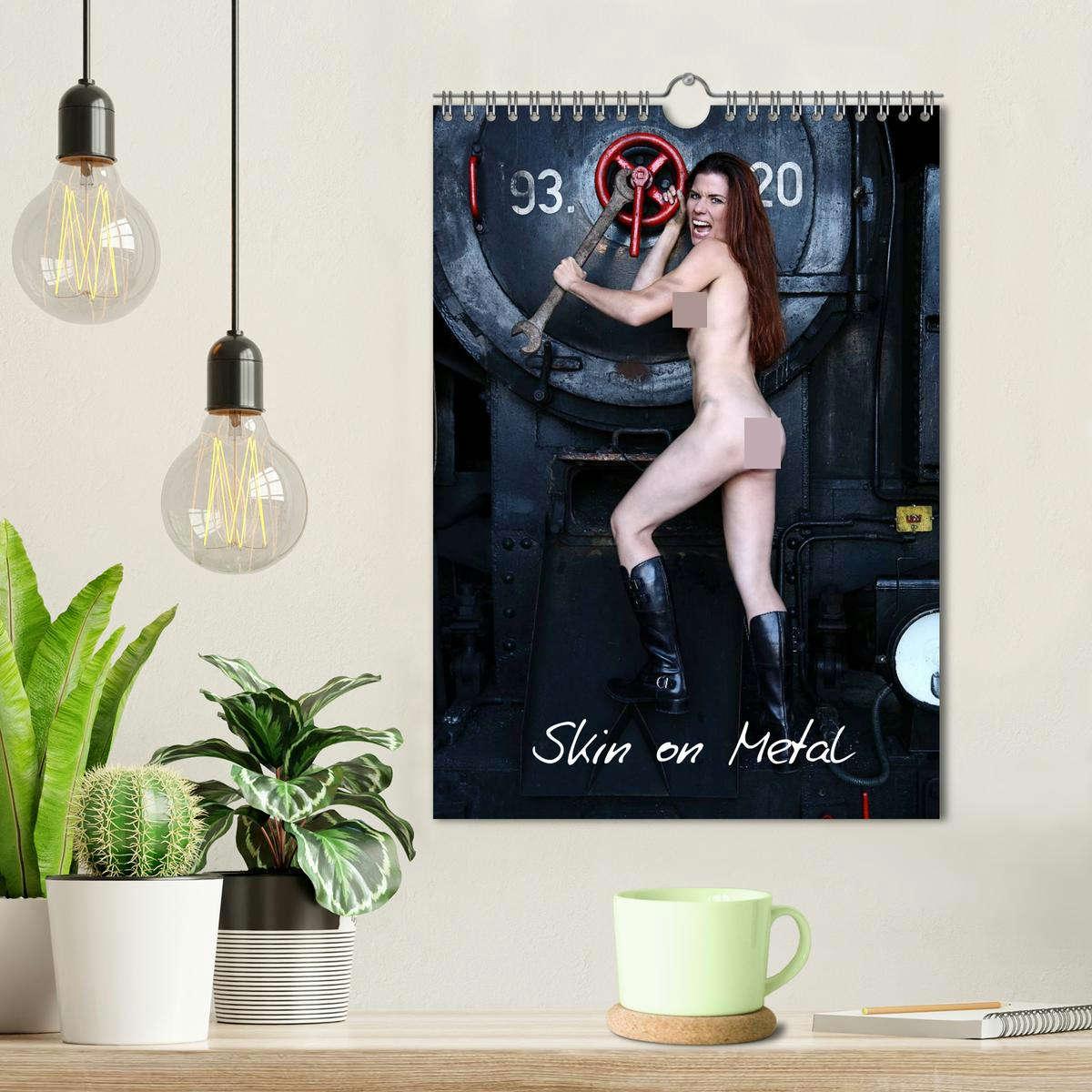 Bild: 9783457013410 | Skin on Metal (Wandkalender 2025 DIN A4 hoch), CALVENDO Monatskalender