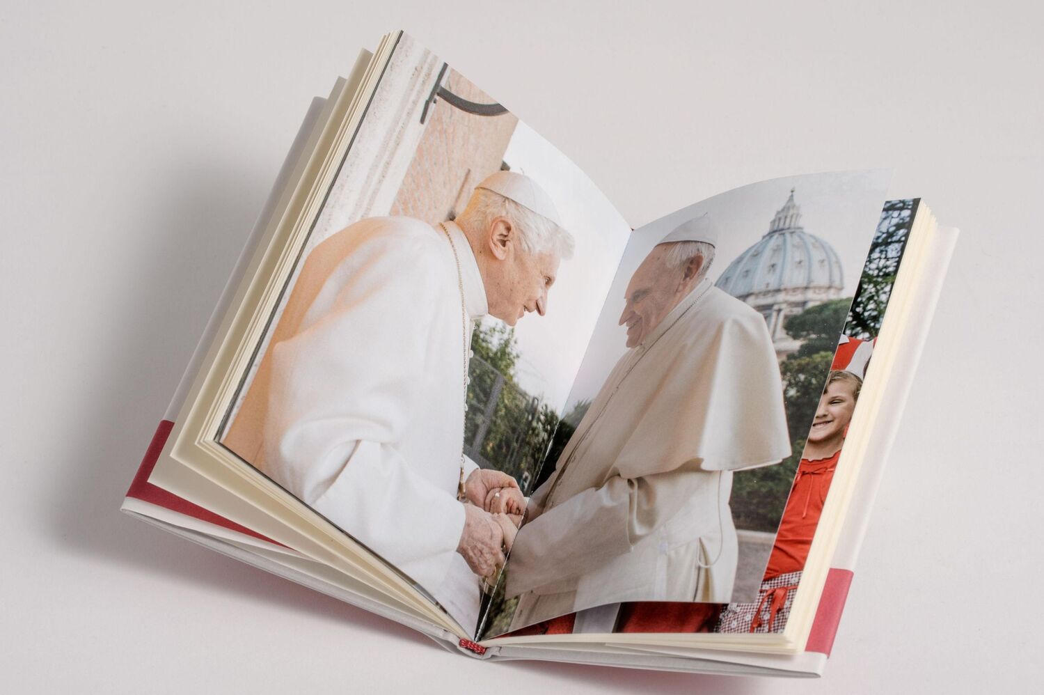 Bild: 9783466371099 | Über allem: Die Liebe | Joseph Ratzinger | Buch | 64 S. | Deutsch