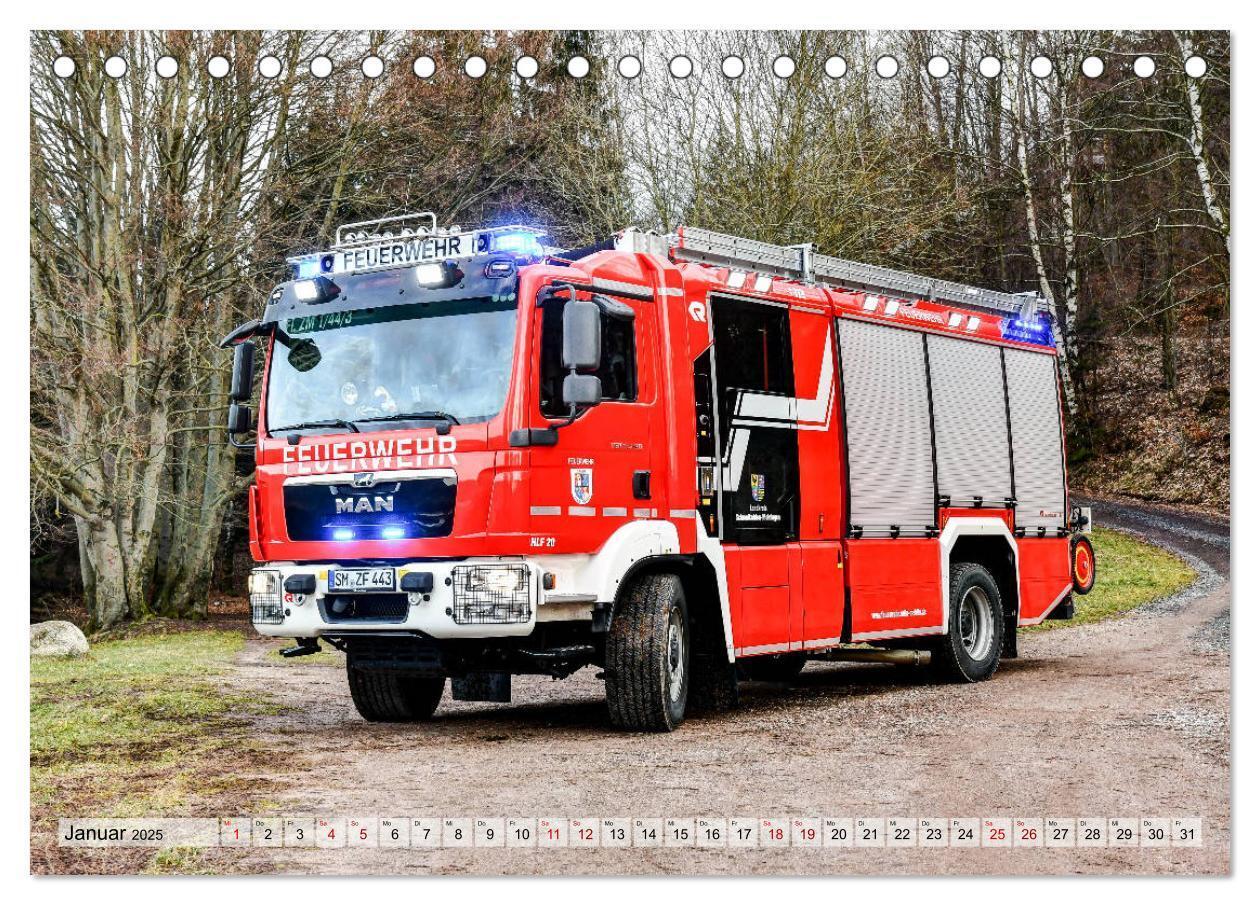 Bild: 9783435164325 | Feuerwehrfahrzeuge (Tischkalender 2025 DIN A5 quer), CALVENDO...