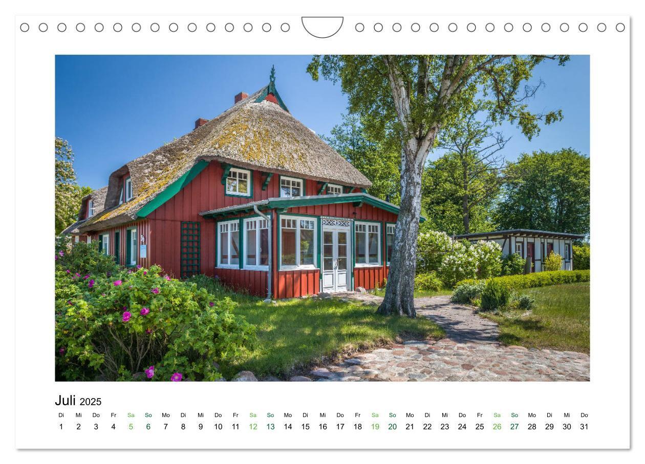 Bild: 9783435567720 | Landhäuser mit Charme (Wandkalender 2025 DIN A4 quer), CALVENDO...