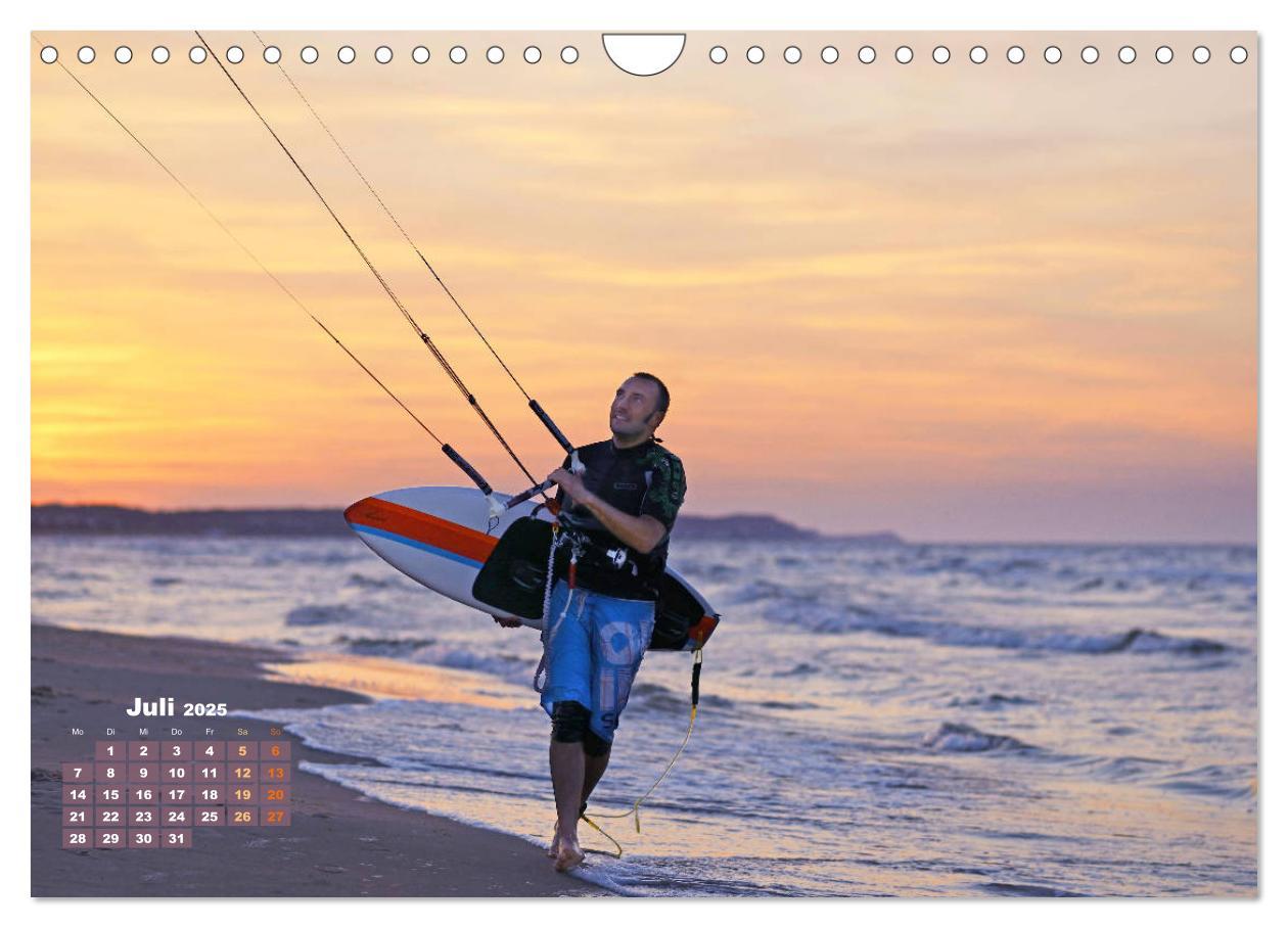 Bild: 9783457161364 | Kitesurfen: Mit Drachen am Meer (Wandkalender 2025 DIN A4 quer),...