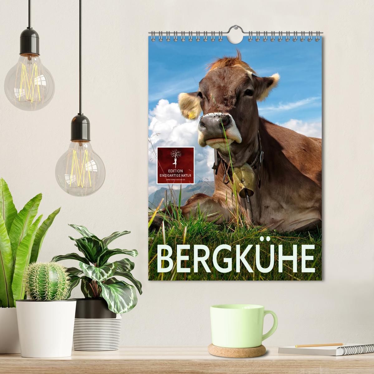 Bild: 9783435931576 | Bergkühe (Wandkalender 2025 DIN A4 hoch), CALVENDO Monatskalender