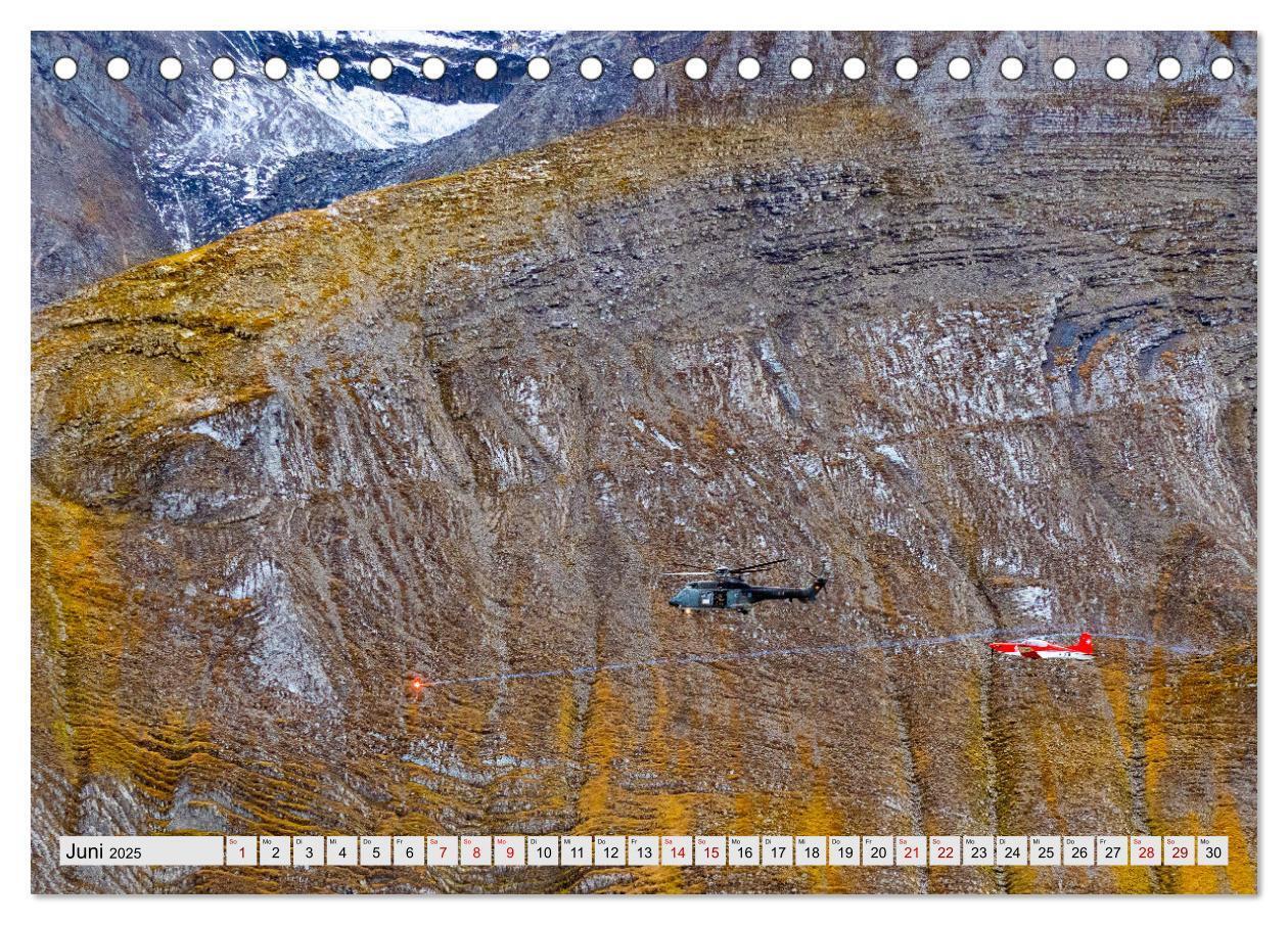 Bild: 9783383762055 | Axalp Airshow (Tischkalender 2025 DIN A5 quer), CALVENDO...