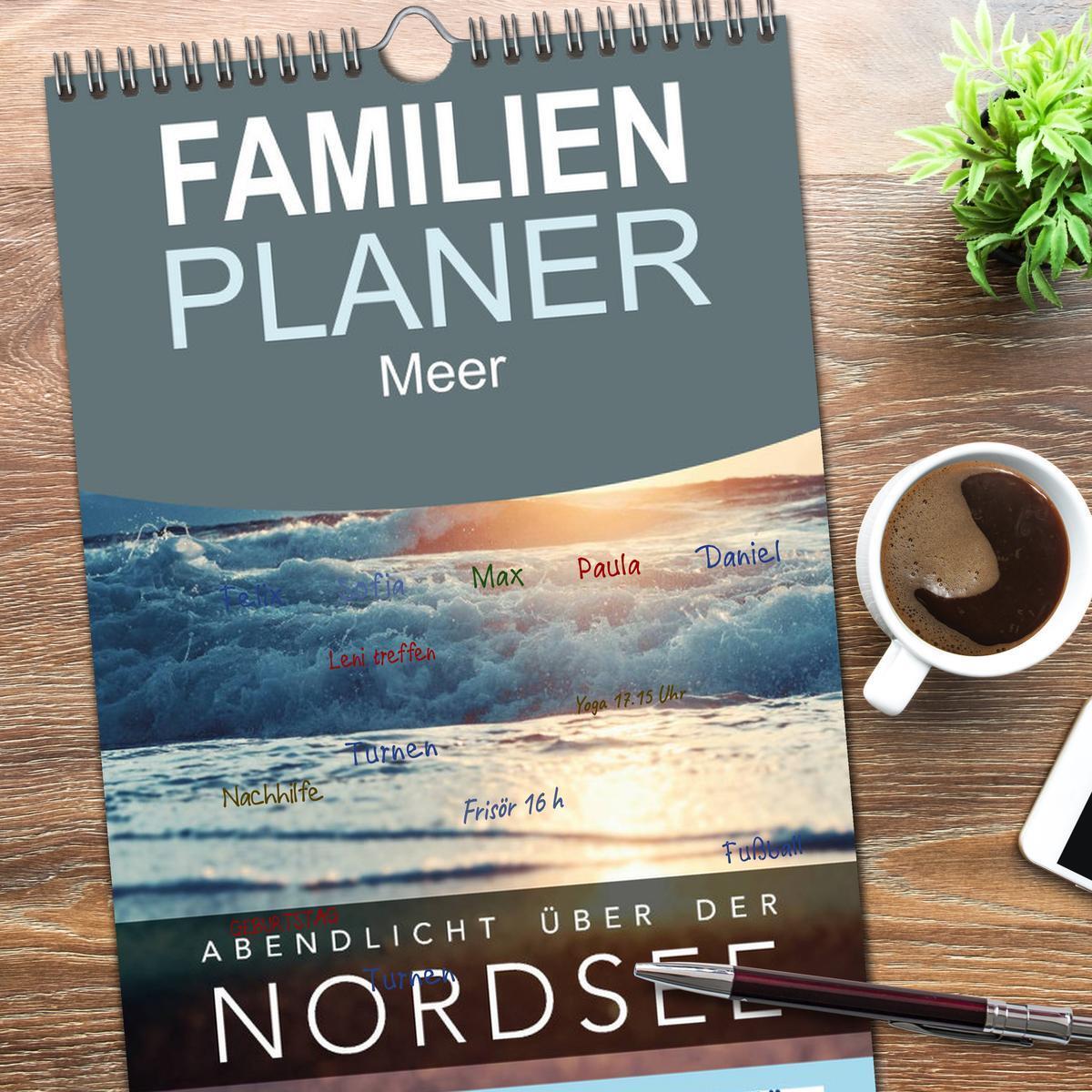 Bild: 9783457106112 | Familienplaner 2025 - Abendlicht über der Nordsee mit 5 Spalten...