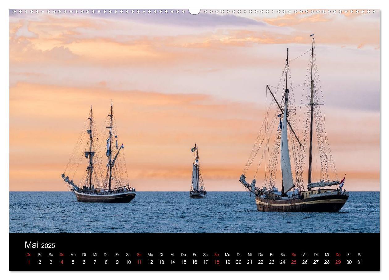 Bild: 9783435581092 | Windjammer auf der Ostsee im Abendlicht (Wandkalender 2025 DIN A2...