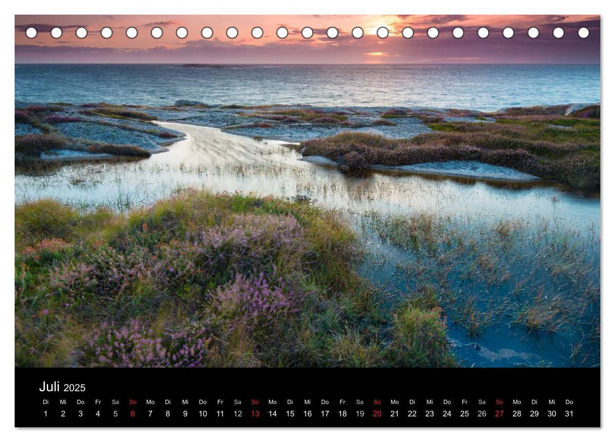 Bild: 9783435580248 | Skandinavien - Im Licht des Nordens (Tischkalender 2025 DIN A5...