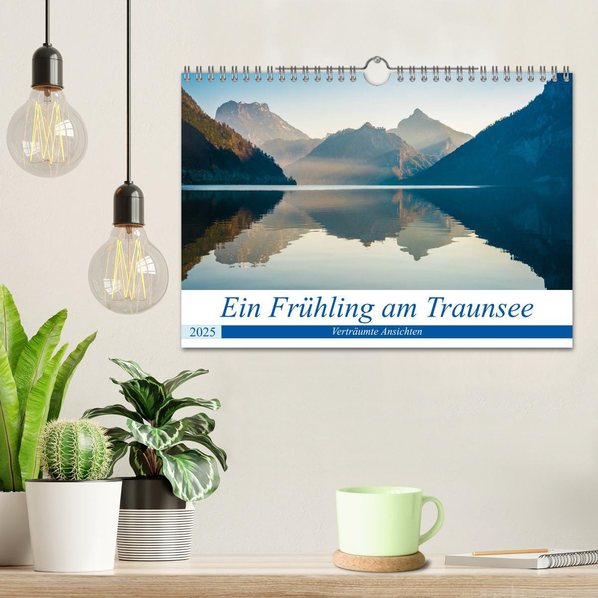 Bild: 9783435210763 | Ein Frühling am Traunsee - Verträumte Ansichten (Wandkalender 2025...