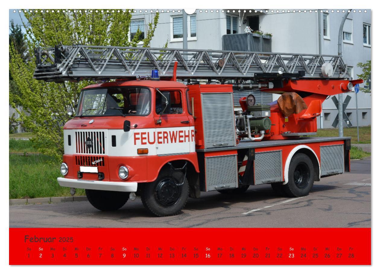 Bild: 9783457186701 | DDR Feuerwehr Klassiker (Wandkalender 2025 DIN A2 quer), CALVENDO...