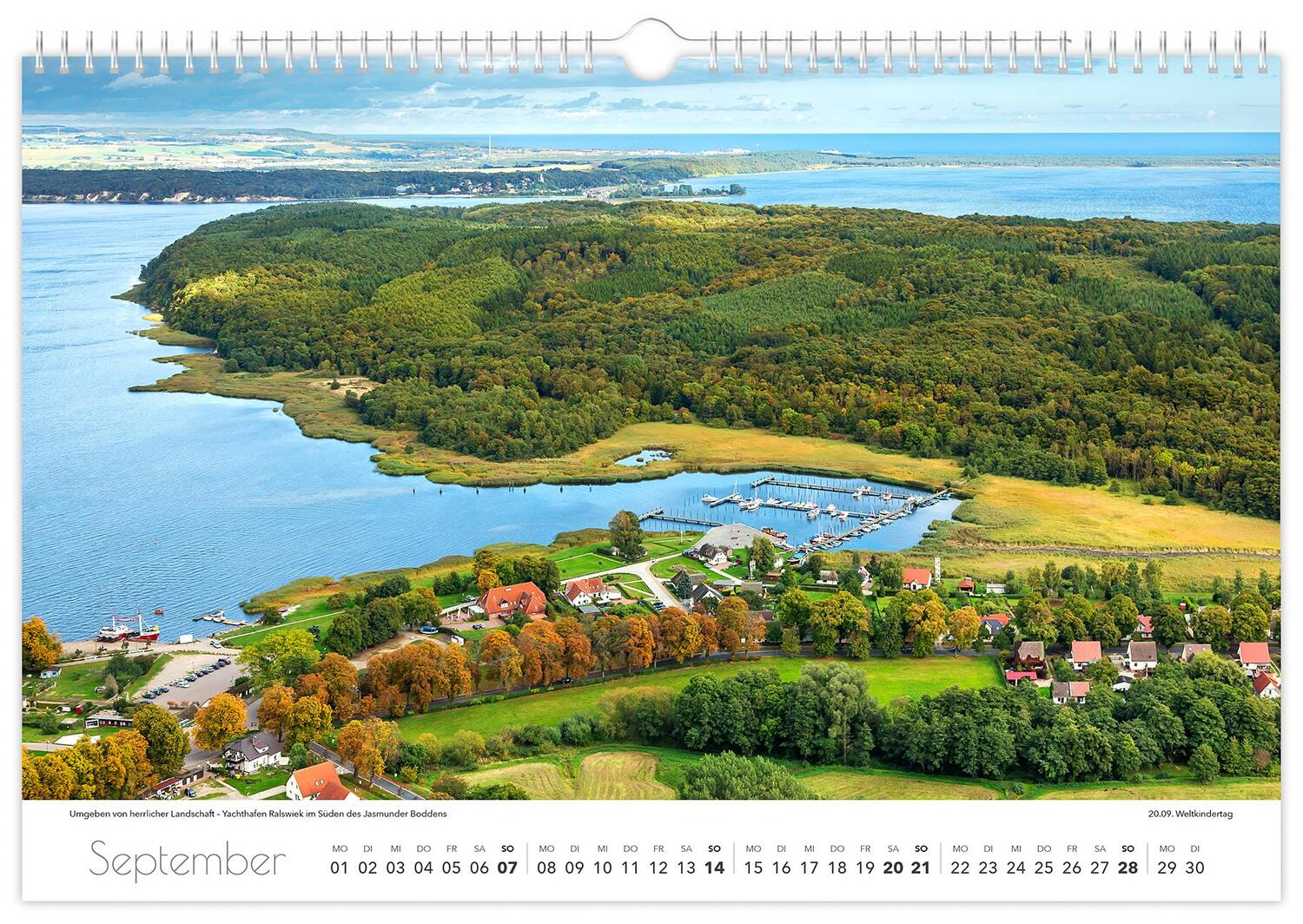 Bild: 9783910680579 | Kalender Rügen Luftaufnahmen 2025 | 45 x 30 cm weißes Kalendarium