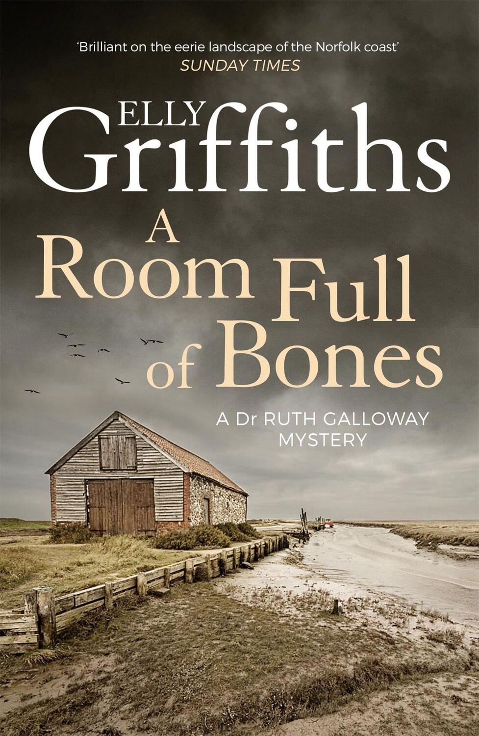 Cover: 9781786482143 | A Room Full of Bones | The Dr Ruth Galloway Mysteries 4 | Griffiths