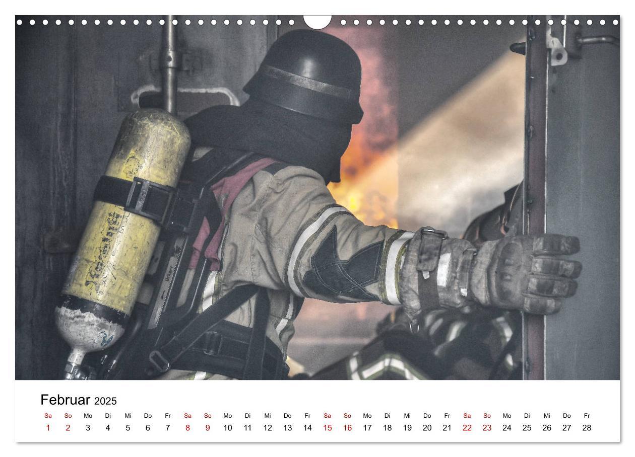 Bild: 9783435121199 | FEUERWEHR IM EINSATZ (Wandkalender 2025 DIN A3 quer), CALVENDO...