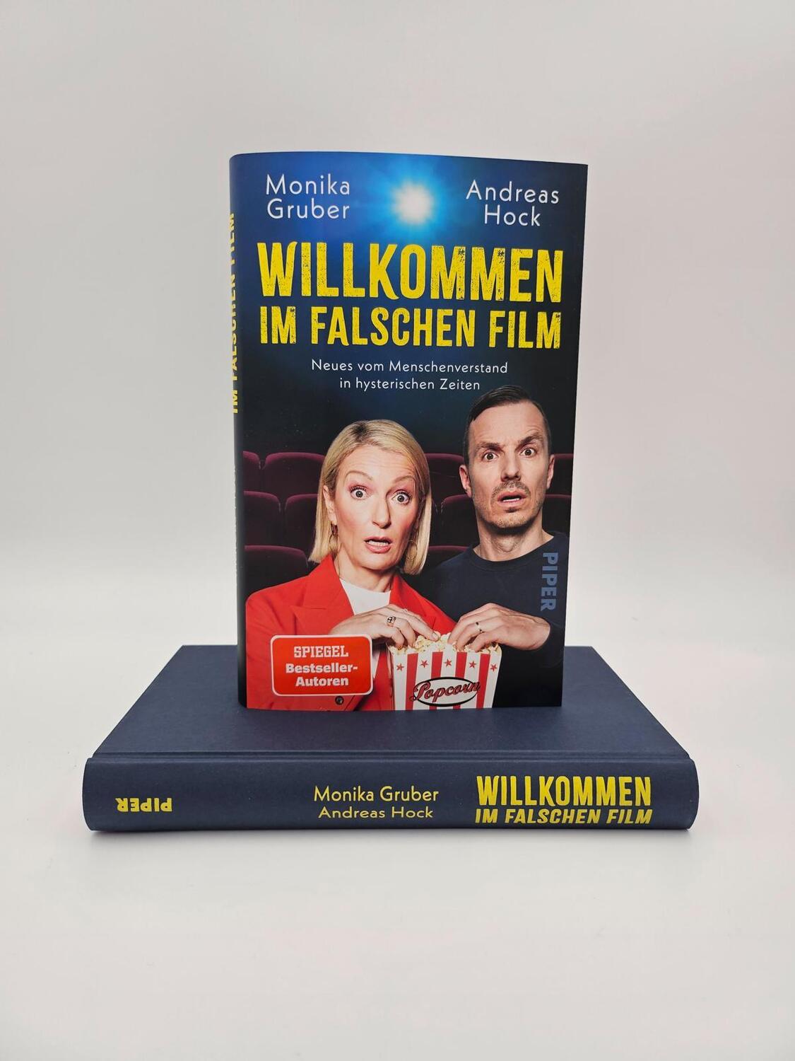 Bild: 9783492075015 | Willkommen im falschen Film | Monika Gruber (u. a.) | Buch | 240 S.