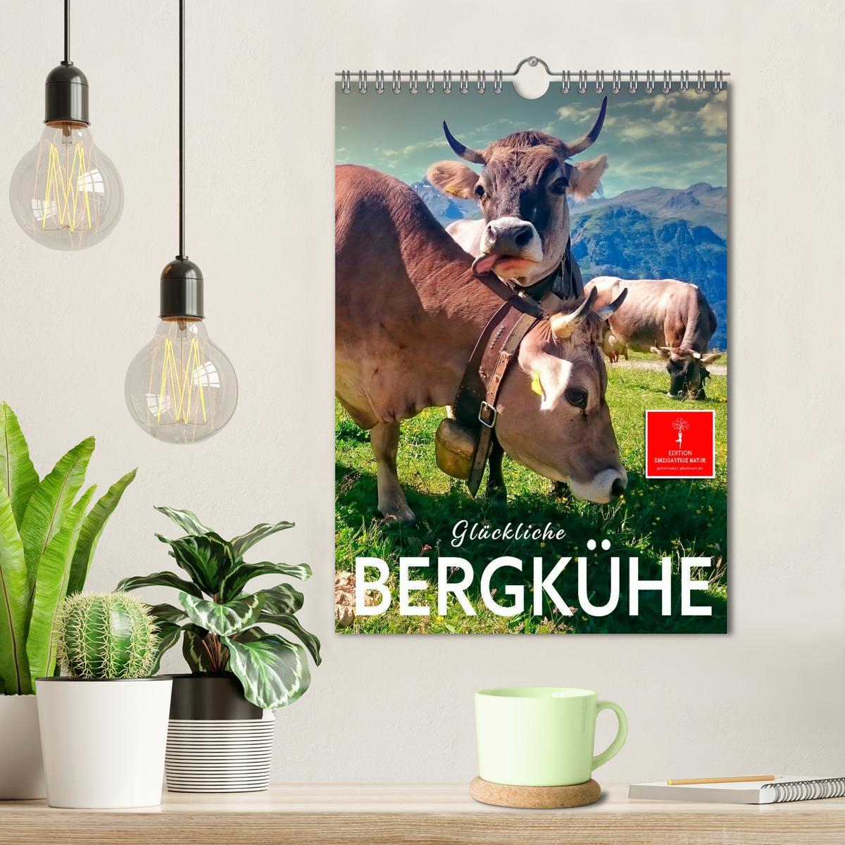 Bild: 9783435904358 | Glückliche Bergkühe (Wandkalender 2025 DIN A4 hoch), CALVENDO...