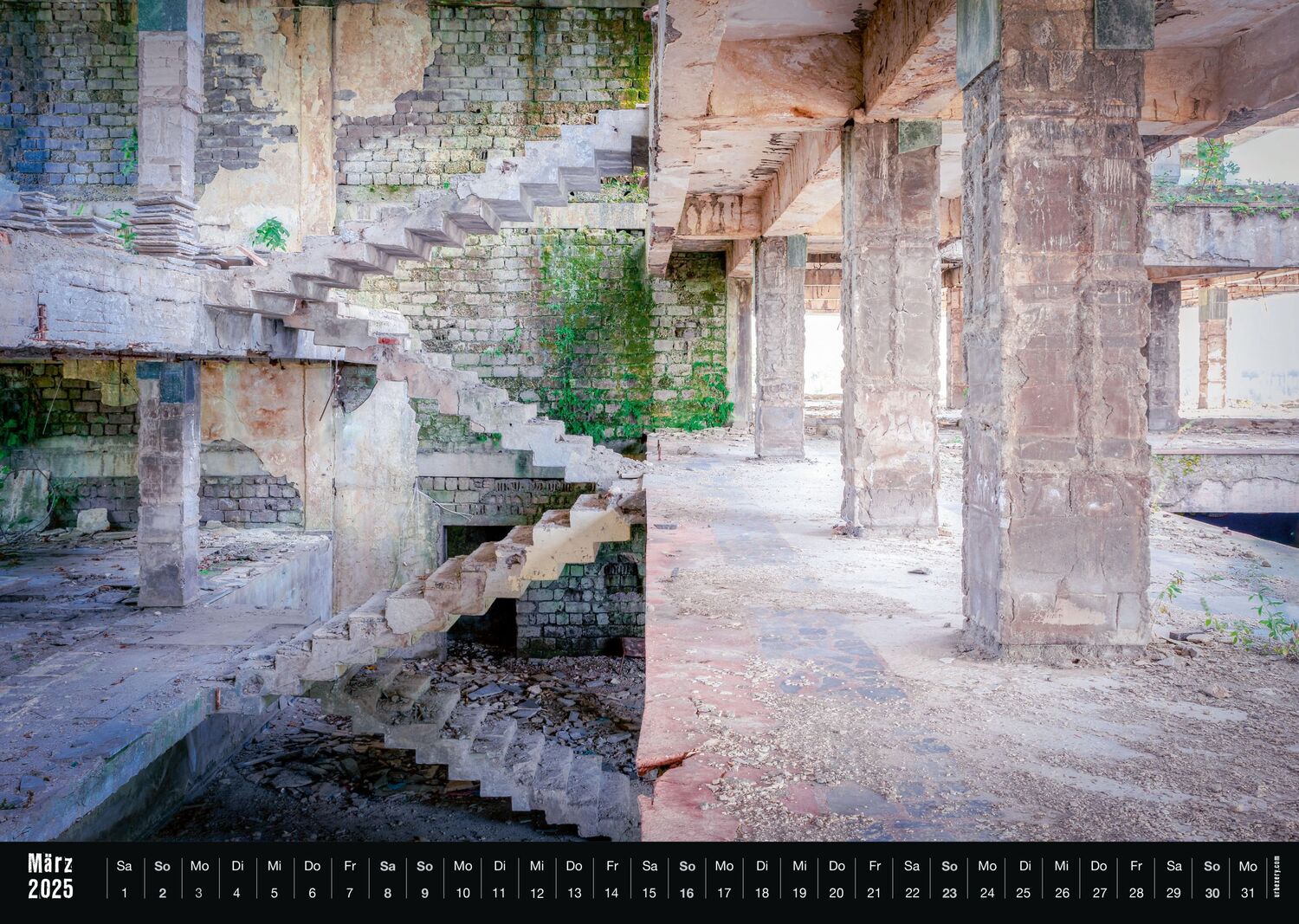 Bild: 9501672887582 | Lost 2025 - Kalender Urbexery Abandoned Places A3 Calendar | Gebauer