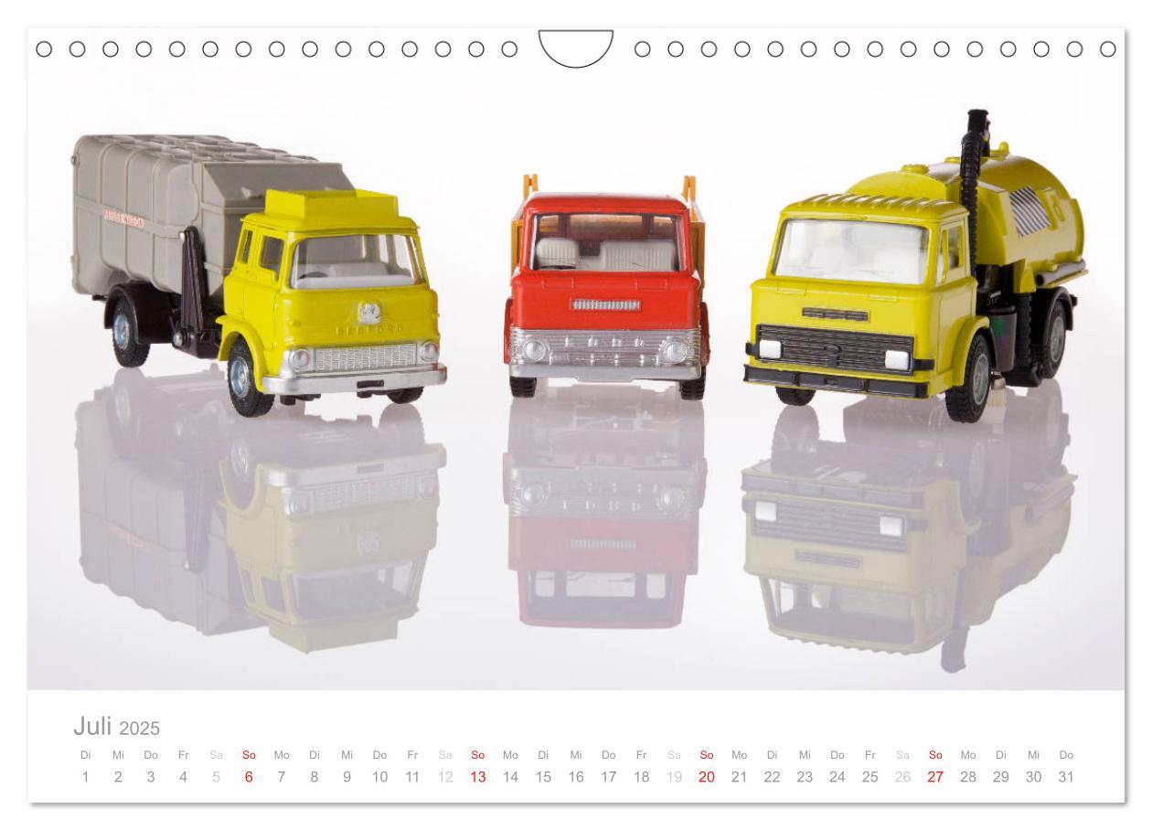 Bild: 9783435471041 | Dinky Toys Spielzeugautos (Wandkalender 2025 DIN A4 quer), CALVENDO...