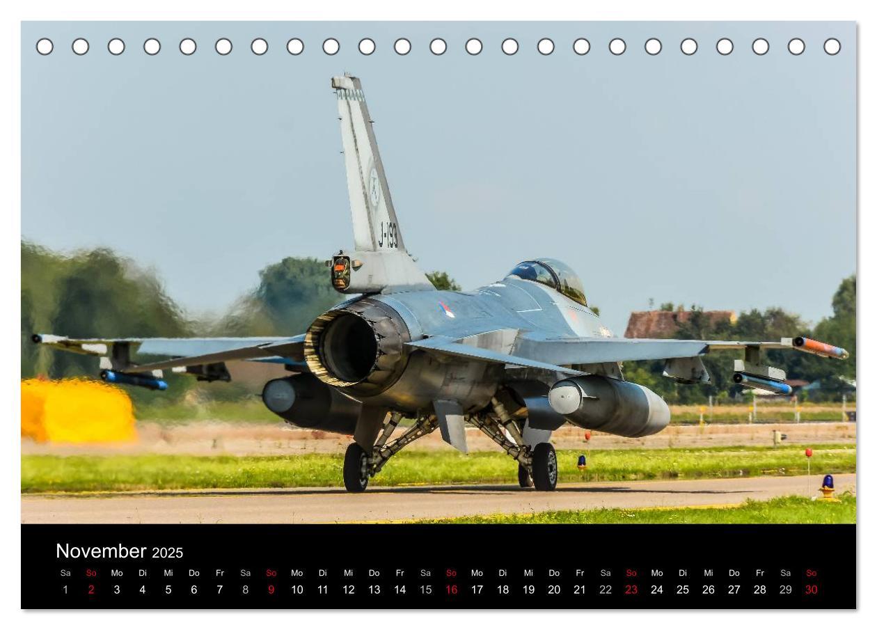 Bild: 9783435728961 | F-16 Fliegende Legende (Tischkalender 2025 DIN A5 quer), CALVENDO...