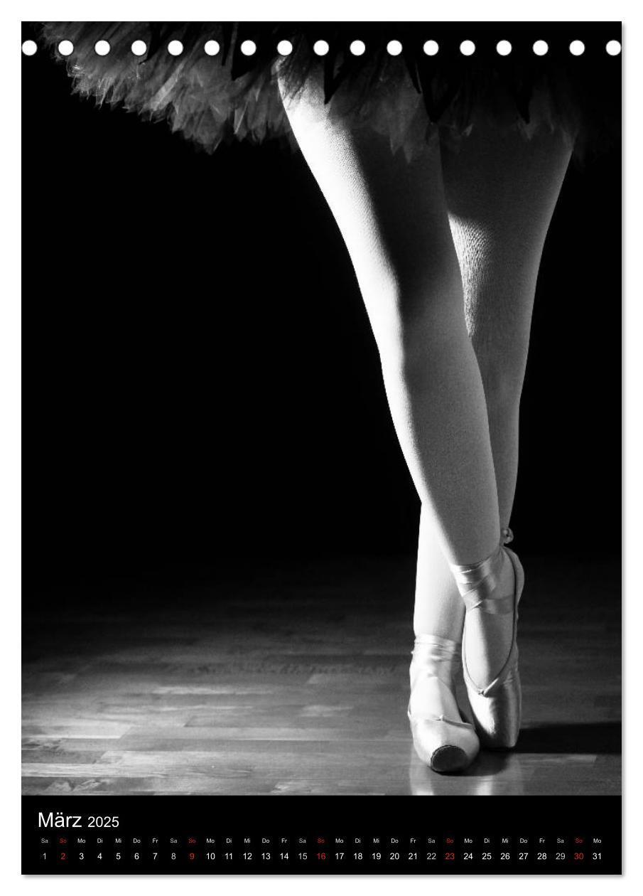 Bild: 9783457050514 | Ballett in Schwarzweiss (Tischkalender 2025 DIN A5 hoch), CALVENDO...