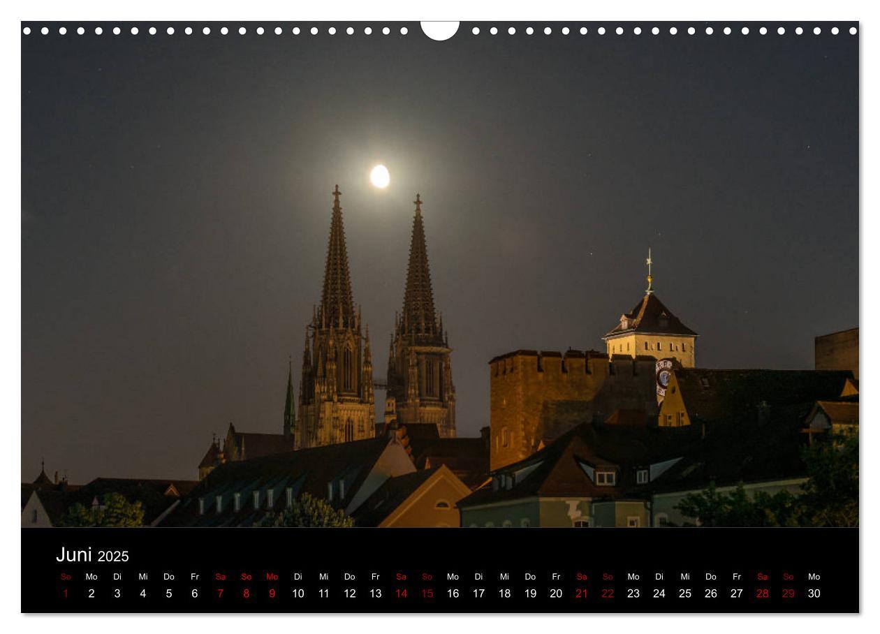 Bild: 9783435384143 | Regensburg bei Nacht (Wandkalender 2025 DIN A3 quer), CALVENDO...