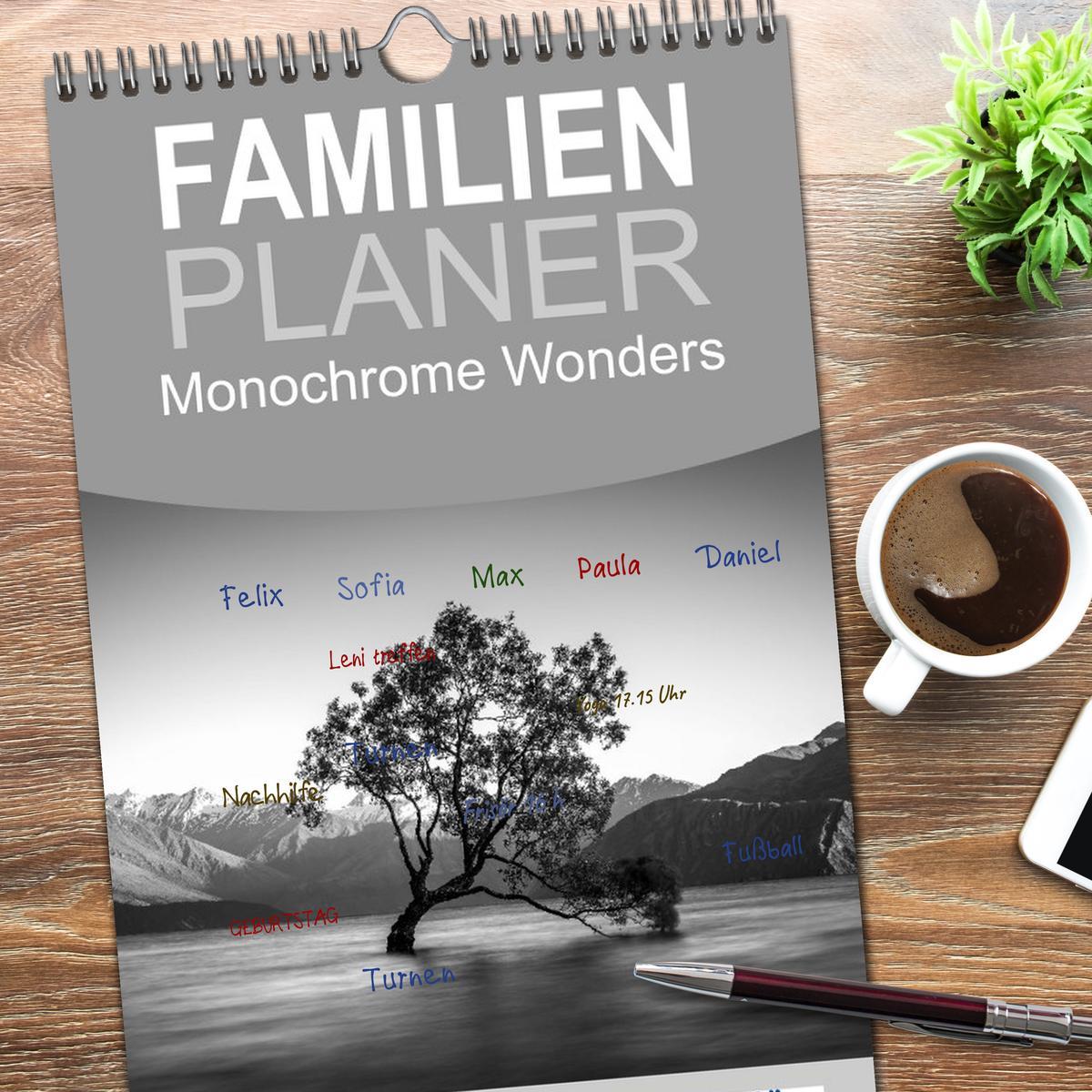 Bild: 9783457091654 | Familienplaner 2025 - Monochrome Wonders mit 5 Spalten...