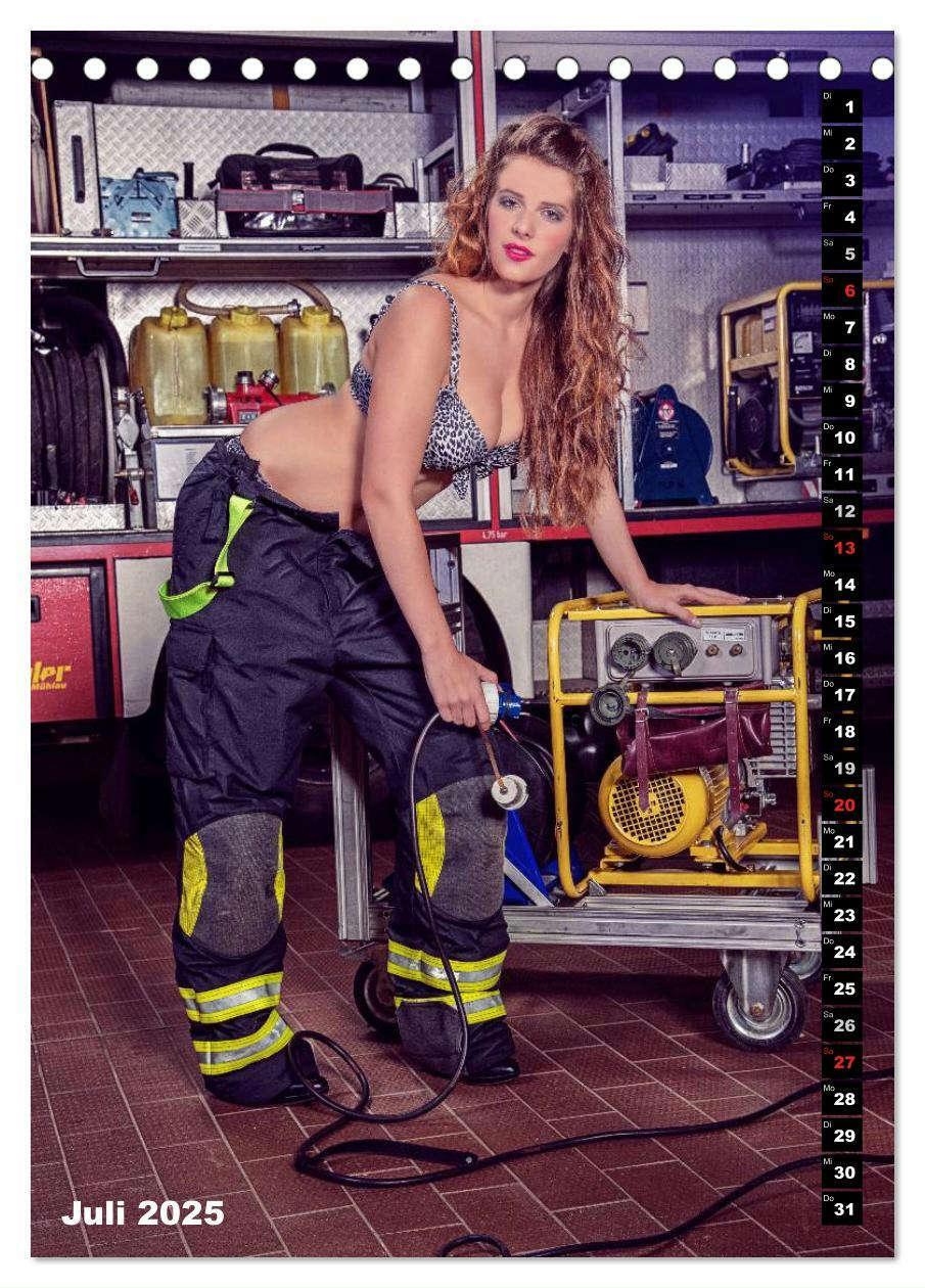 Bild: 9783457057513 | Feuerwehrkalender 2025 (Tischkalender 2025 DIN A5 hoch), CALVENDO...