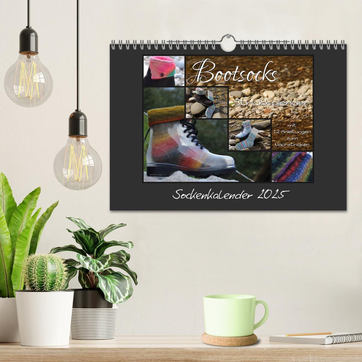 Bild: 9783435660209 | Sockenkalender Bootsocks 2025 (Wandkalender 2025 DIN A4 quer),...