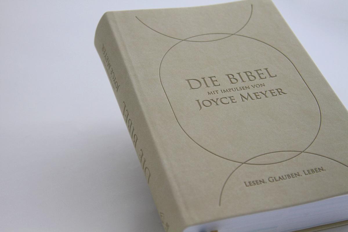 Bild: 9783417020366 | Die Bibel mit Impulsen von Joyce Meyer, Kunstlederausgabe | Meyer