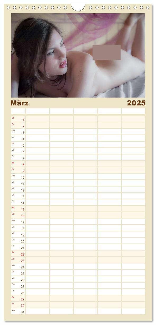 Bild: 9783457115862 | Familienplaner 2025 - Sanfte Erotik mit 5 Spalten (Wandkalender, 21...