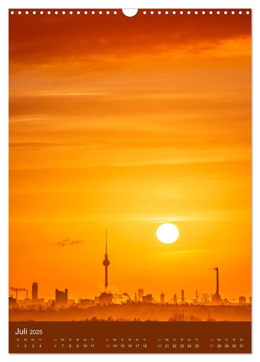 Bild: 9783435909766 | Berliner Fernsehturm - Magische Momente (Wandkalender 2025 DIN A3...