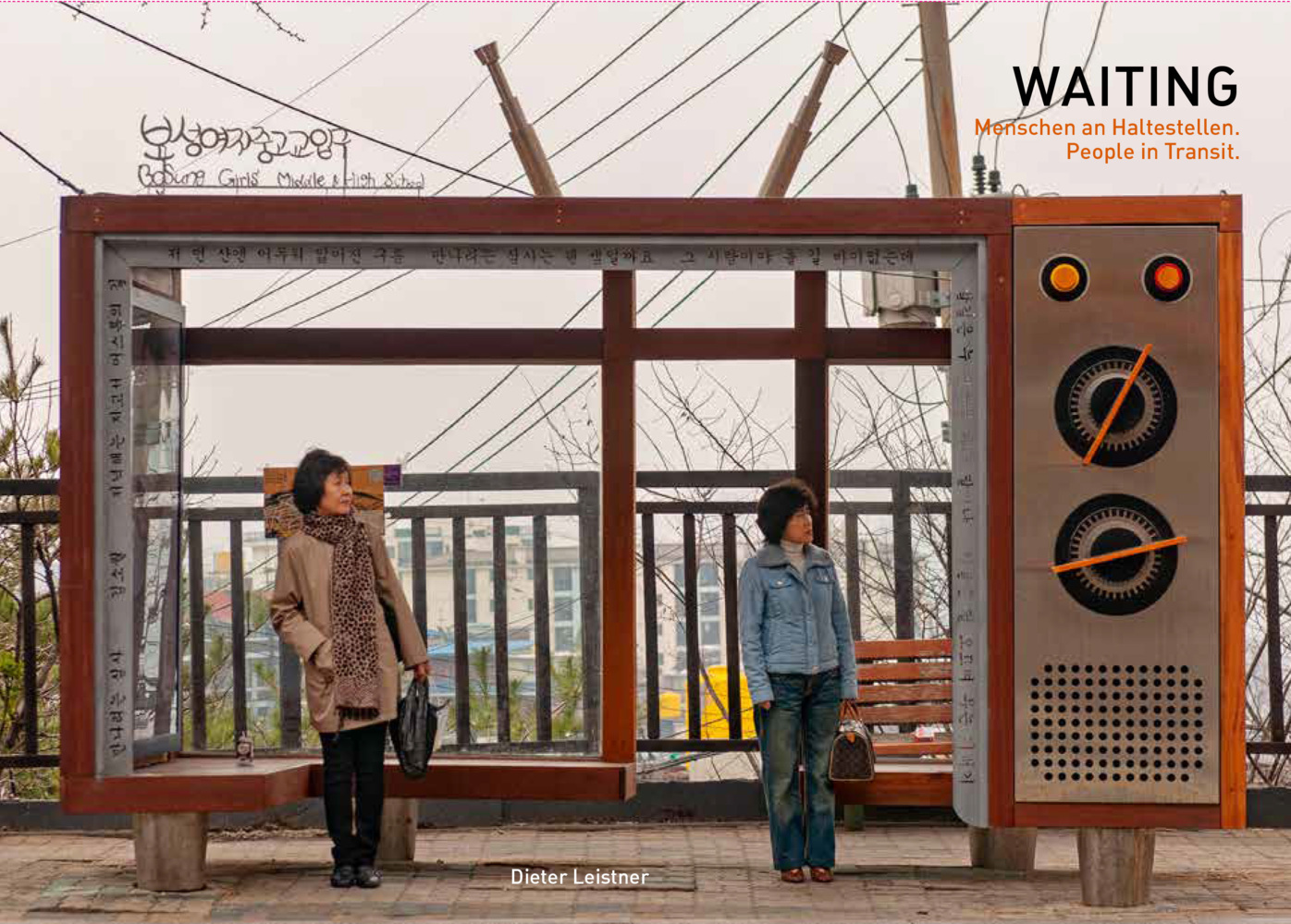 Cover: 9783899863147 | Waiting | Menschen an Haltestellen. People in Transit | Buch | 156 S.
