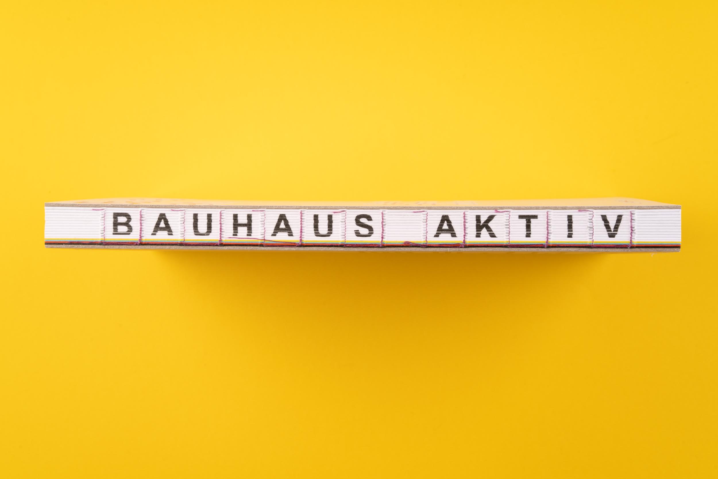 Bild: 9783865024718 | Bauhaus aktiv | 42 gestalterische Experimente und Übungen | Dessau