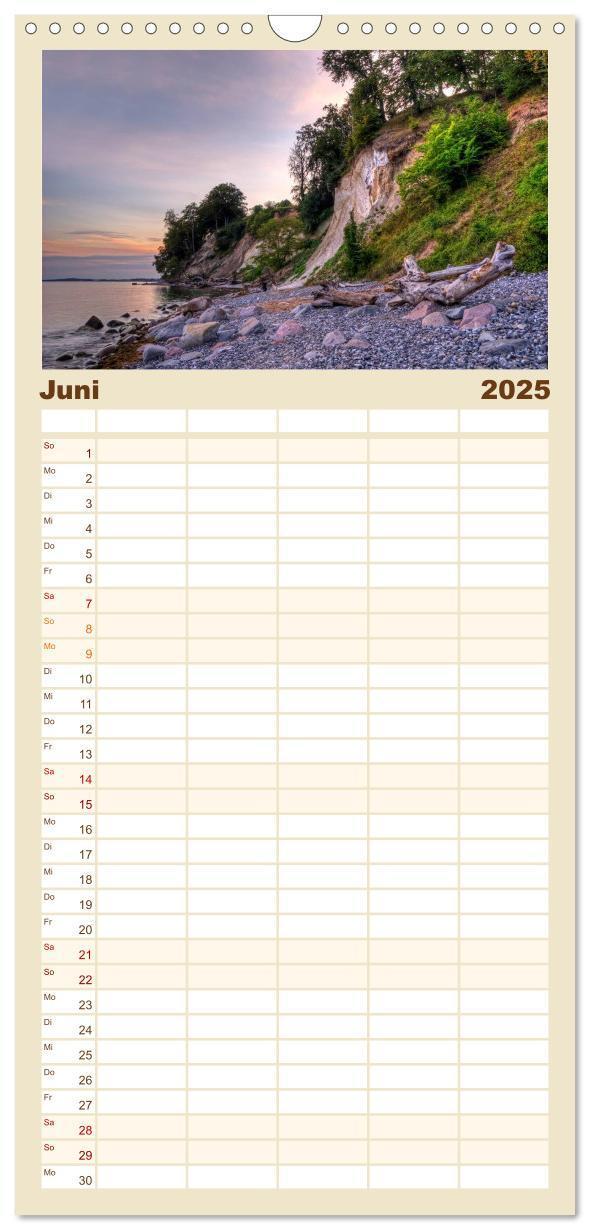 Bild: 9783457114490 | Familienplaner 2025 - Meine Ostsee mit 5 Spalten (Wandkalender, 21...