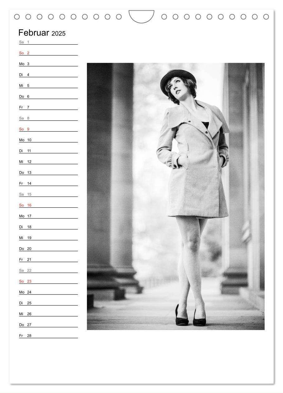 Bild: 9783457030271 | Mode in schwarz und weiß (Wandkalender 2025 DIN A4 hoch), CALVENDO...