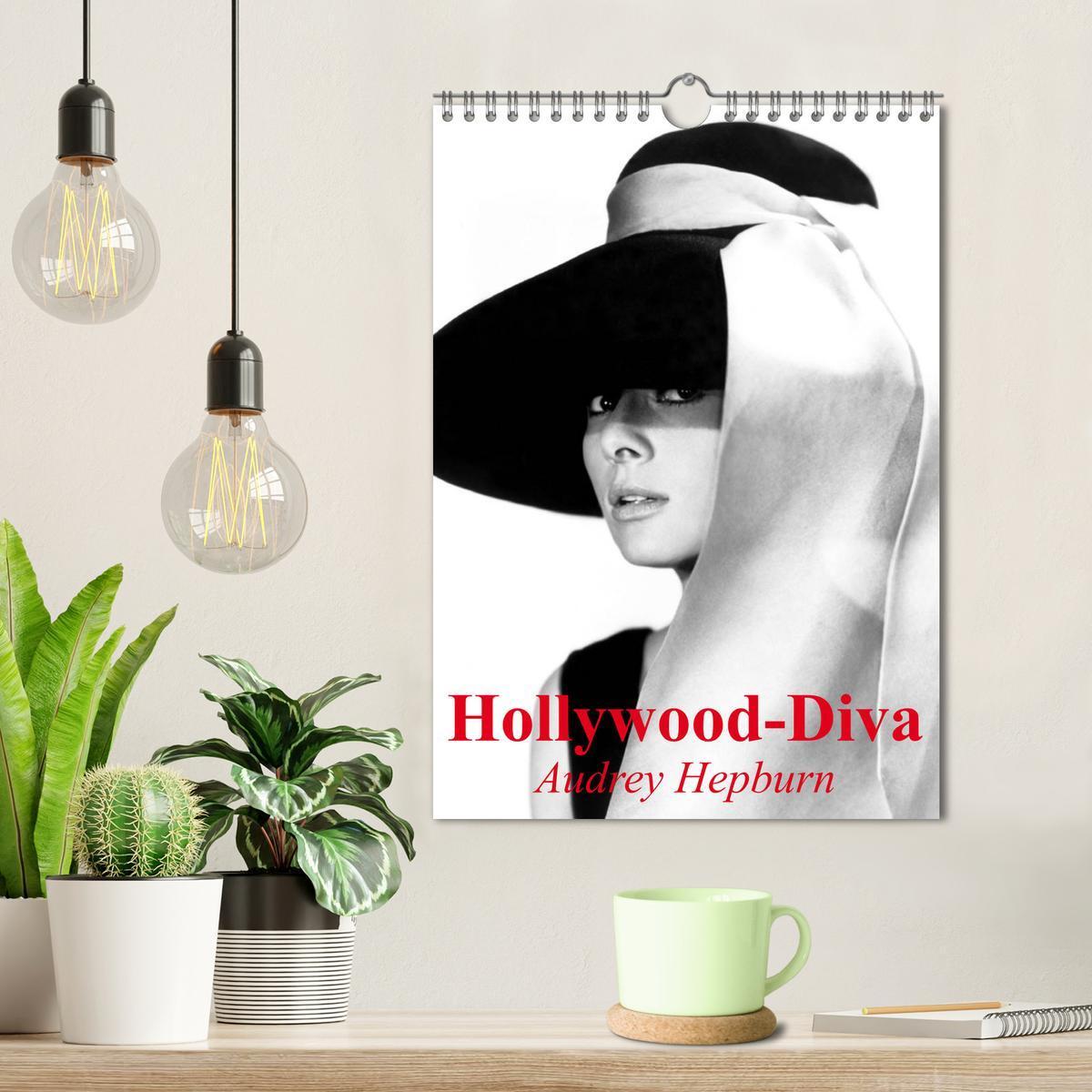 Bild: 9783457048047 | Hollywood-Diva - Audrey Hepburn (Wandkalender 2025 DIN A4 hoch),...