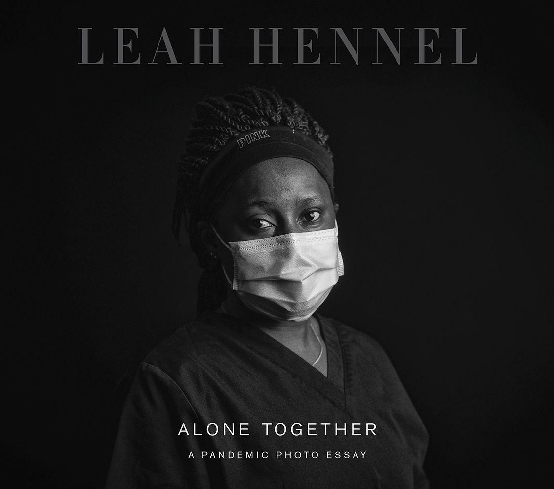Cover: 9781771605632 | Alone Together | A Pandemic Photo Essay | Leah Hennel | Taschenbuch