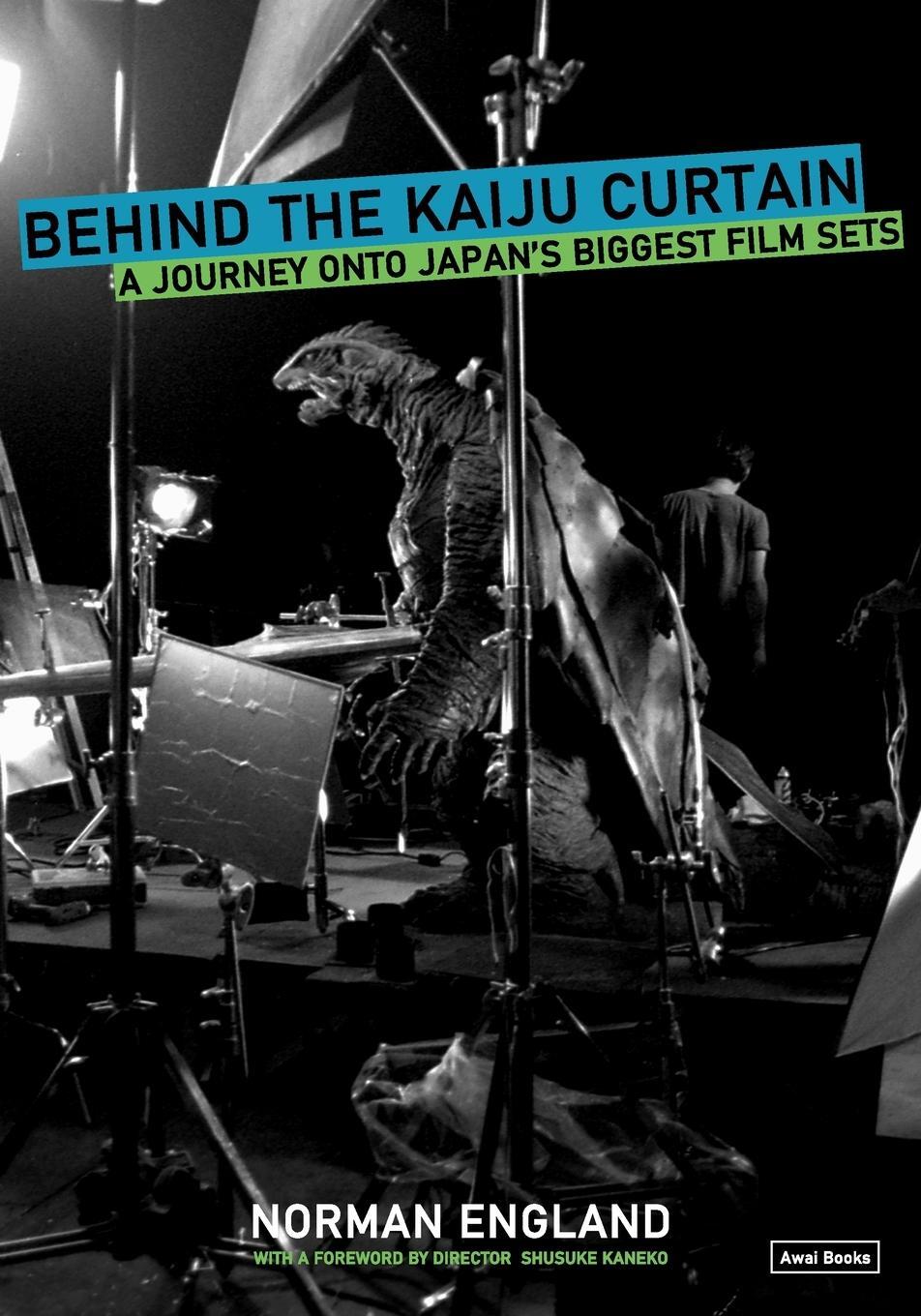 Cover: 9781937220105 | Behind the Kaiju Curtain | A Journey Onto Japan's Biggest Film Sets