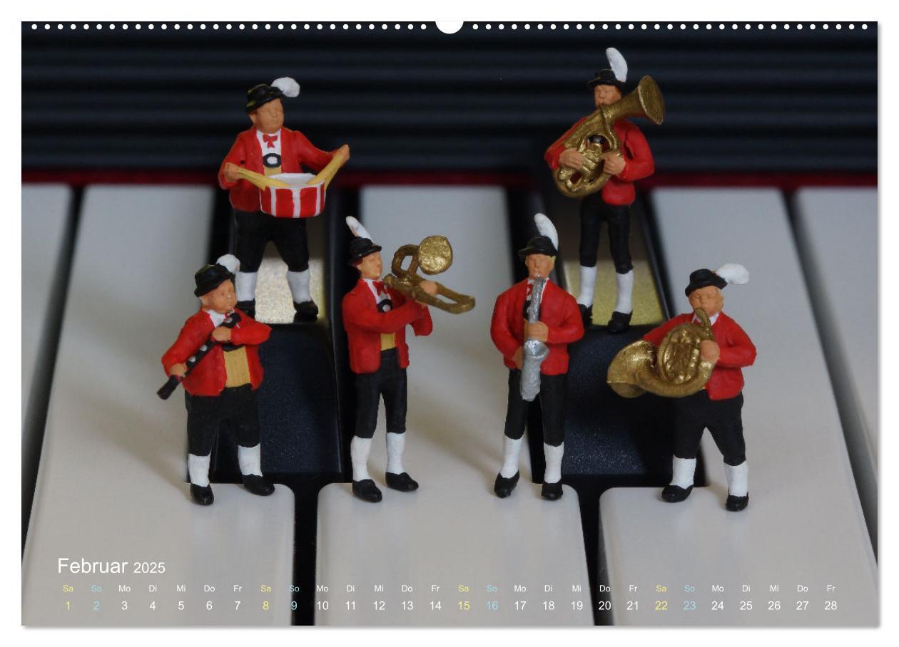 Bild: 9783457224410 | Das geheime Leben von Miniatur-Figuren (Wandkalender 2025 DIN A2...