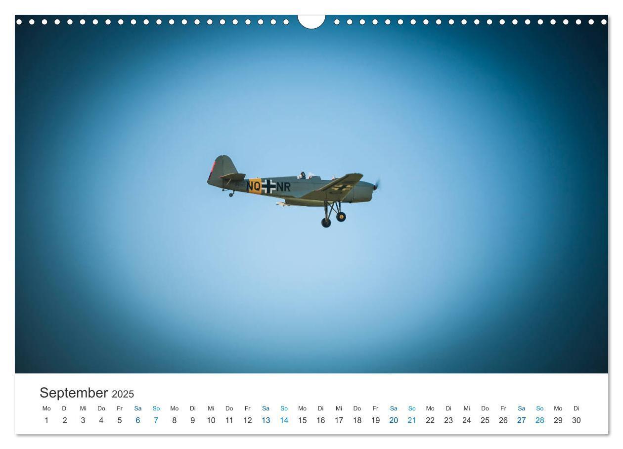 Bild: 9783435829927 | AVIATION CLASSICS seen by custompix.de (Wandkalender 2025 DIN A3...