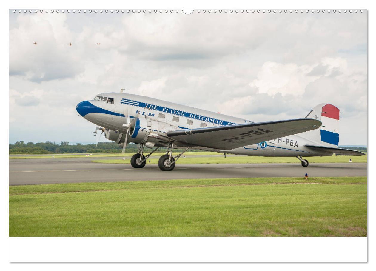 Bild: 9783435829613 | AVIATION CLASSICS seen by custompix.de (Wandkalender 2025 DIN A2...