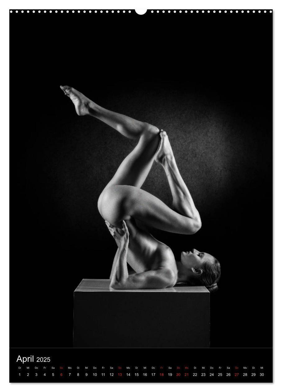 Bild: 9783435969883 | BODY SCULPTURE (Wandkalender 2025 DIN A2 hoch), CALVENDO...