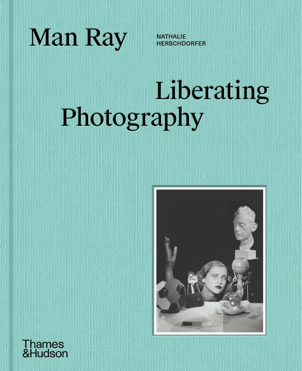 Cover: 9780500028117 | Man Ray: Liberating Photography | Nathalie Herschdorfer | Buch | 2024