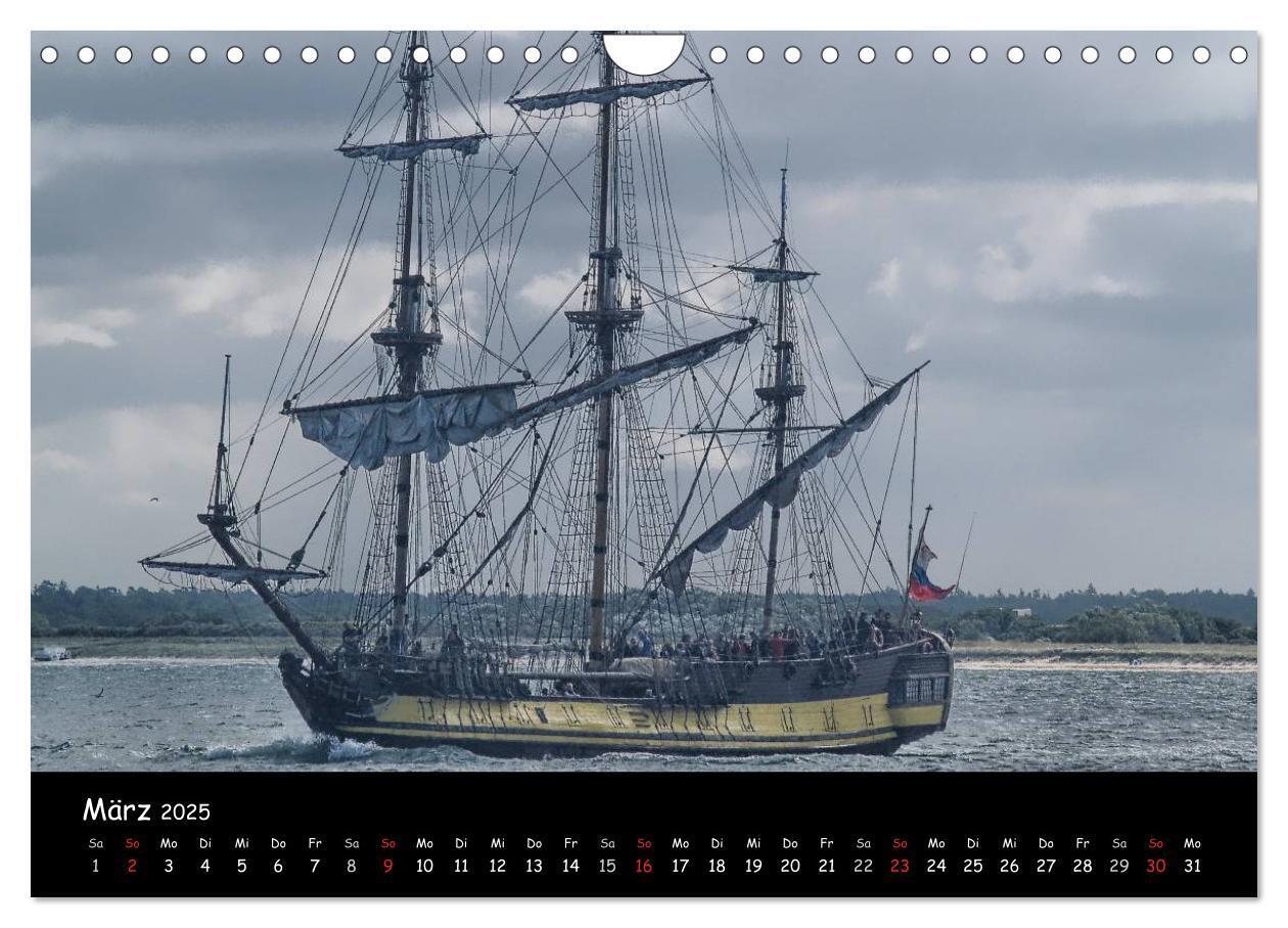 Bild: 9783435767014 | Windjammer vor Warnemünde (Wandkalender 2025 DIN A4 quer), CALVENDO...