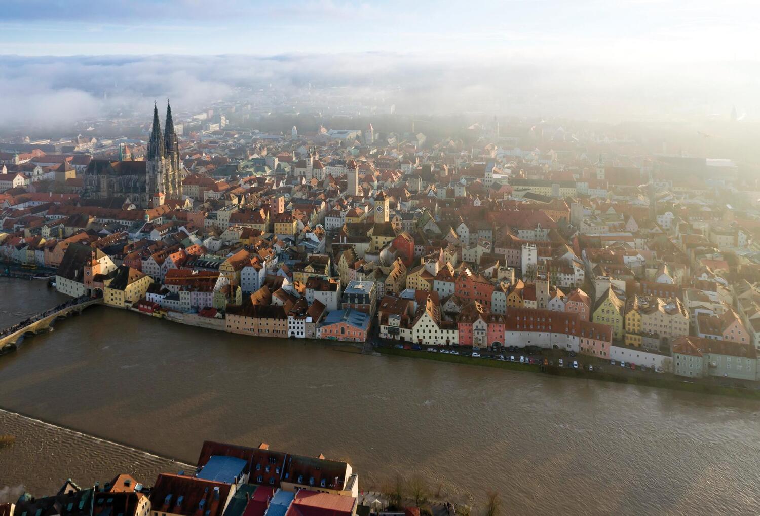 Bild: 9783869139166 | Regensburg | Streifzüge durch 2.000 Jahre europäischer Geschichte