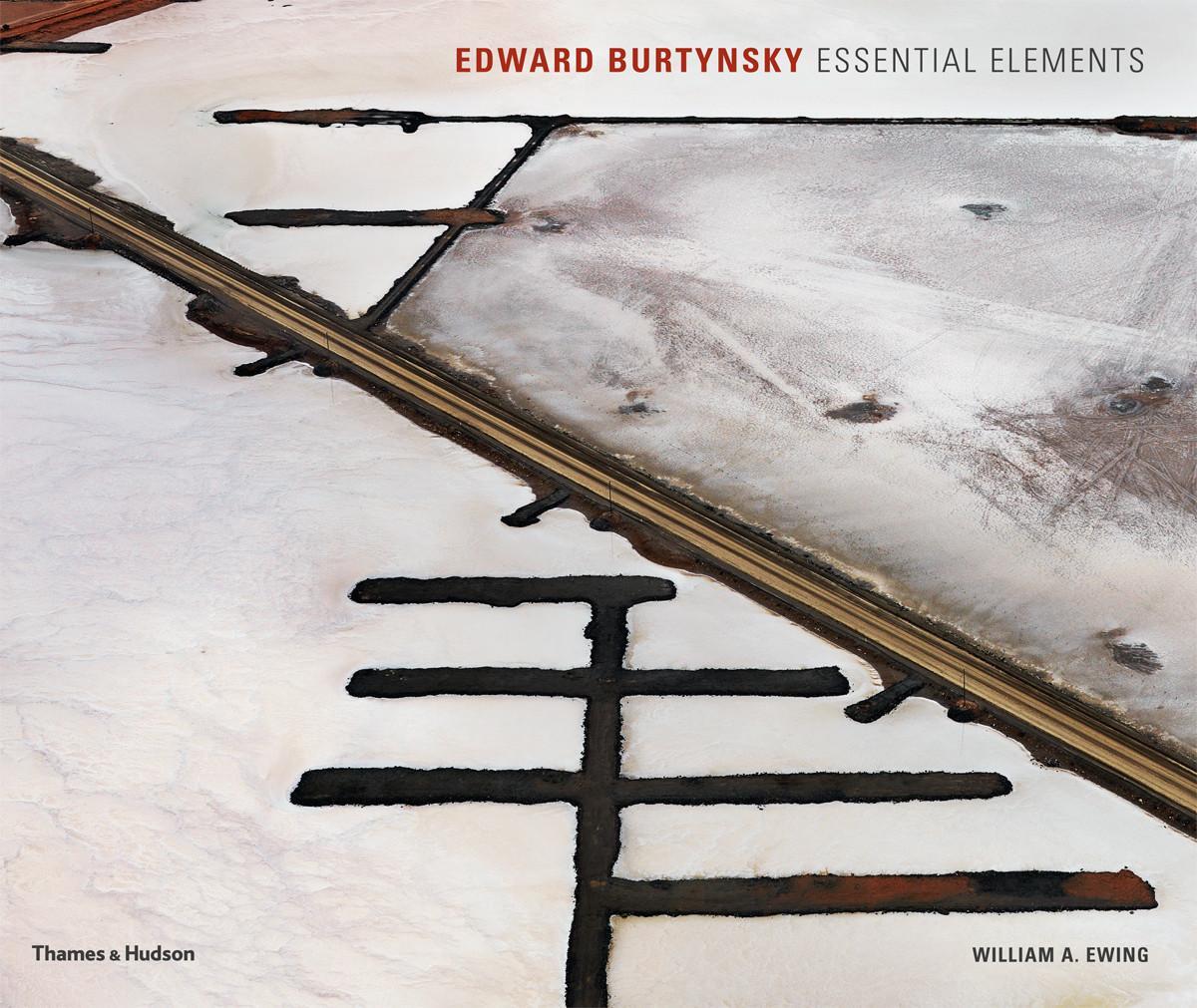 Cover: 9780500544617 | Edward Burtynsky: Essential Elements | Essential Elements | Ewing